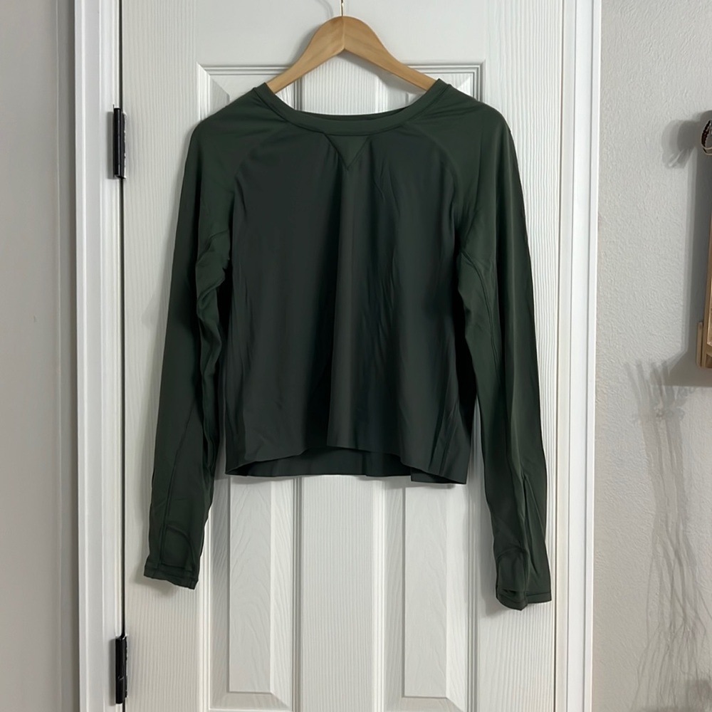 Lululemon cropped long sleeve green shirt. Great condition.